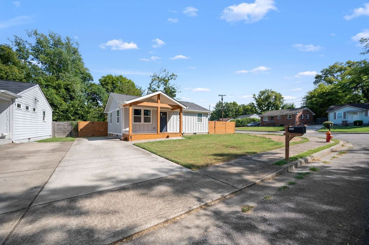 2600 Aspen Dr - Photo 2 of 40