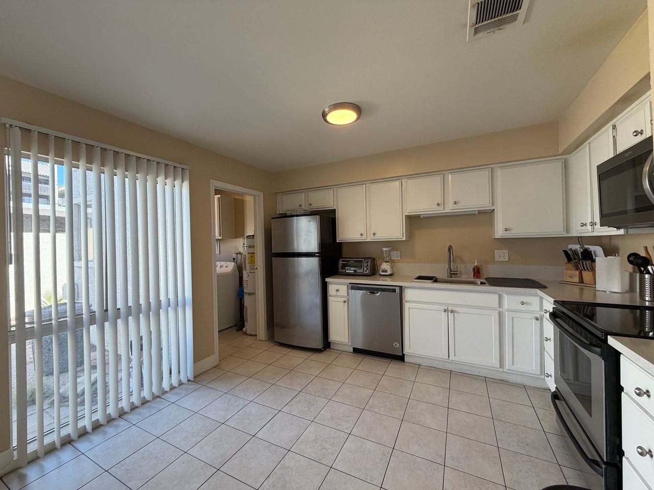 570 Willow Green Dr - Photo 3 of 20