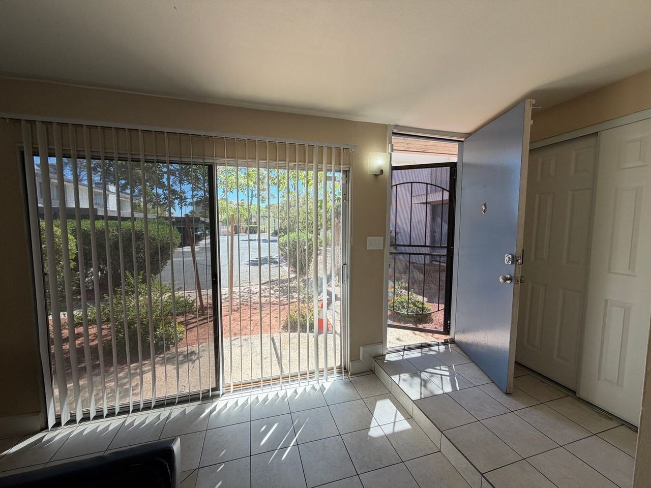 570 Willow Green Dr - Photo 6 of 20