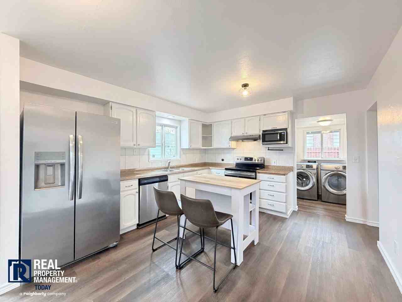 860 S 68th St - Photo 4 of 28