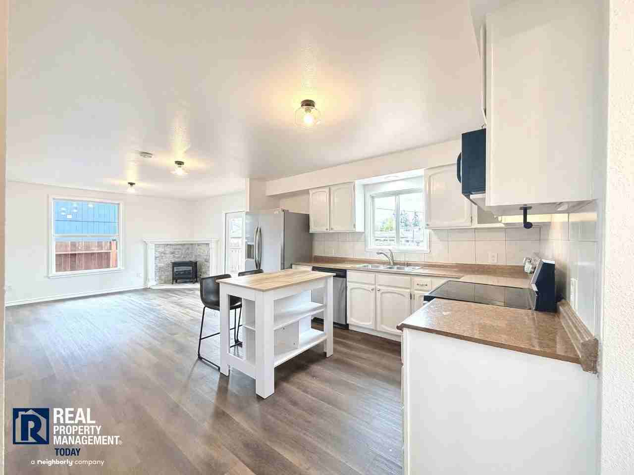 860 S 68th St - Photo 5 of 28