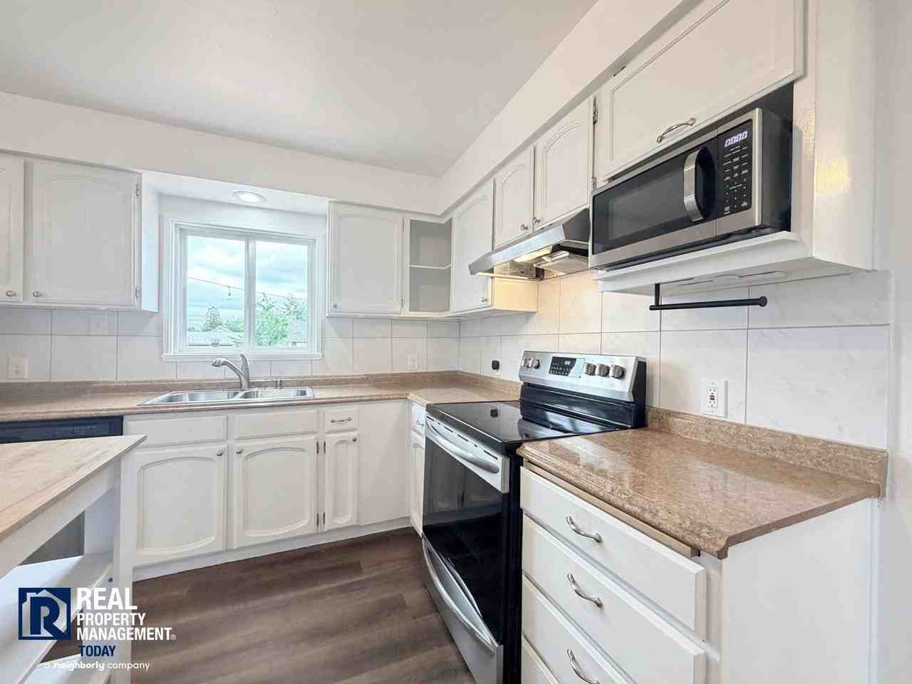 860 S 68th St - Photo 7 of 28