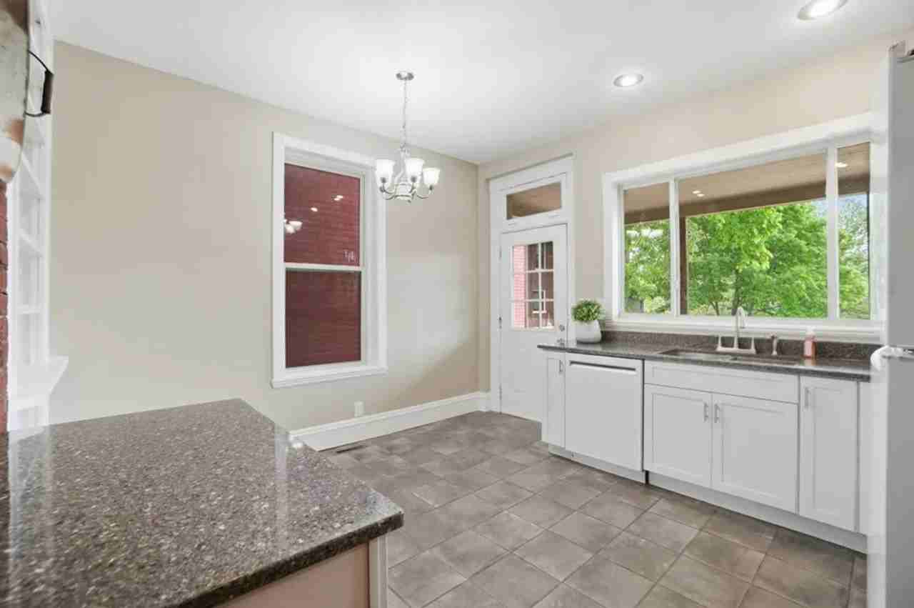 516 Grandview Ave - Photo 5 of 49
