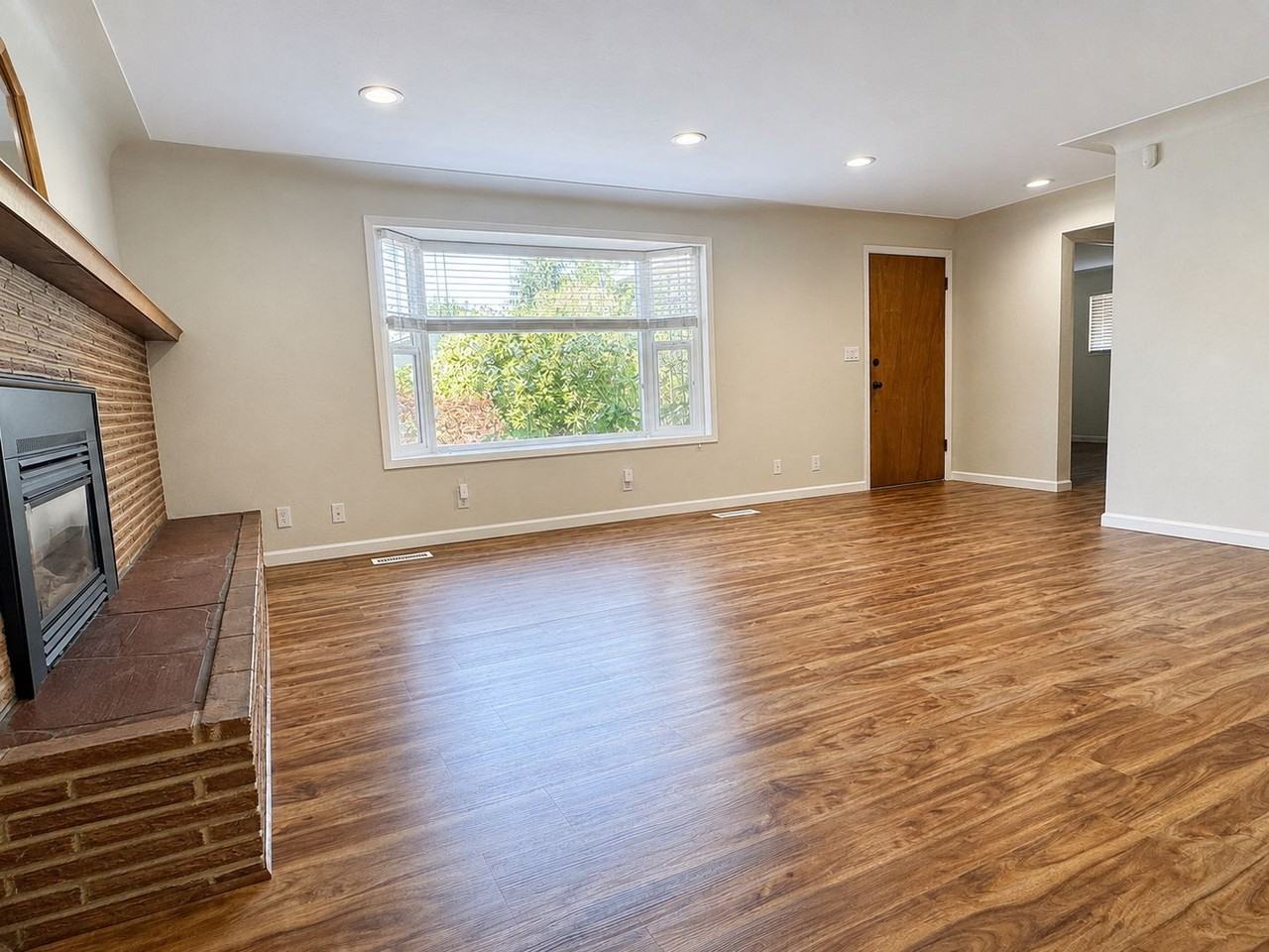 521 Clark St Sw - Photo 4 of 15