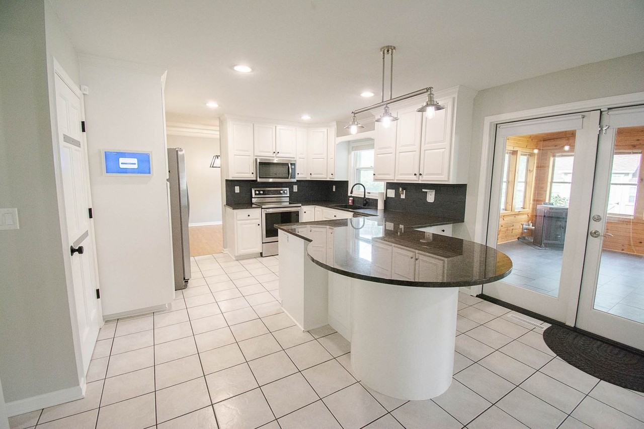 819 3 1/2 Ave Nw - Photo 3 of 37