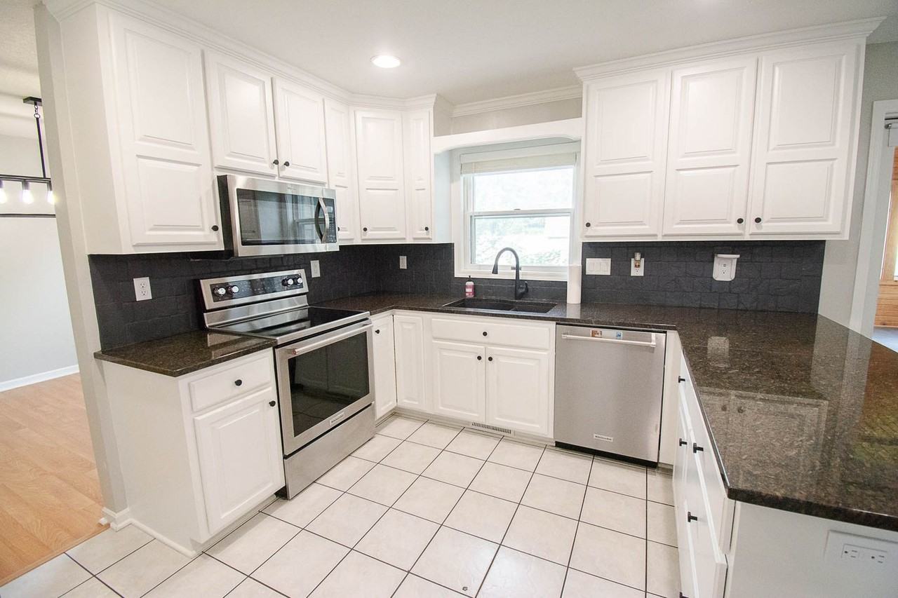 819 3 1/2 Ave Nw - Photo 5 of 37