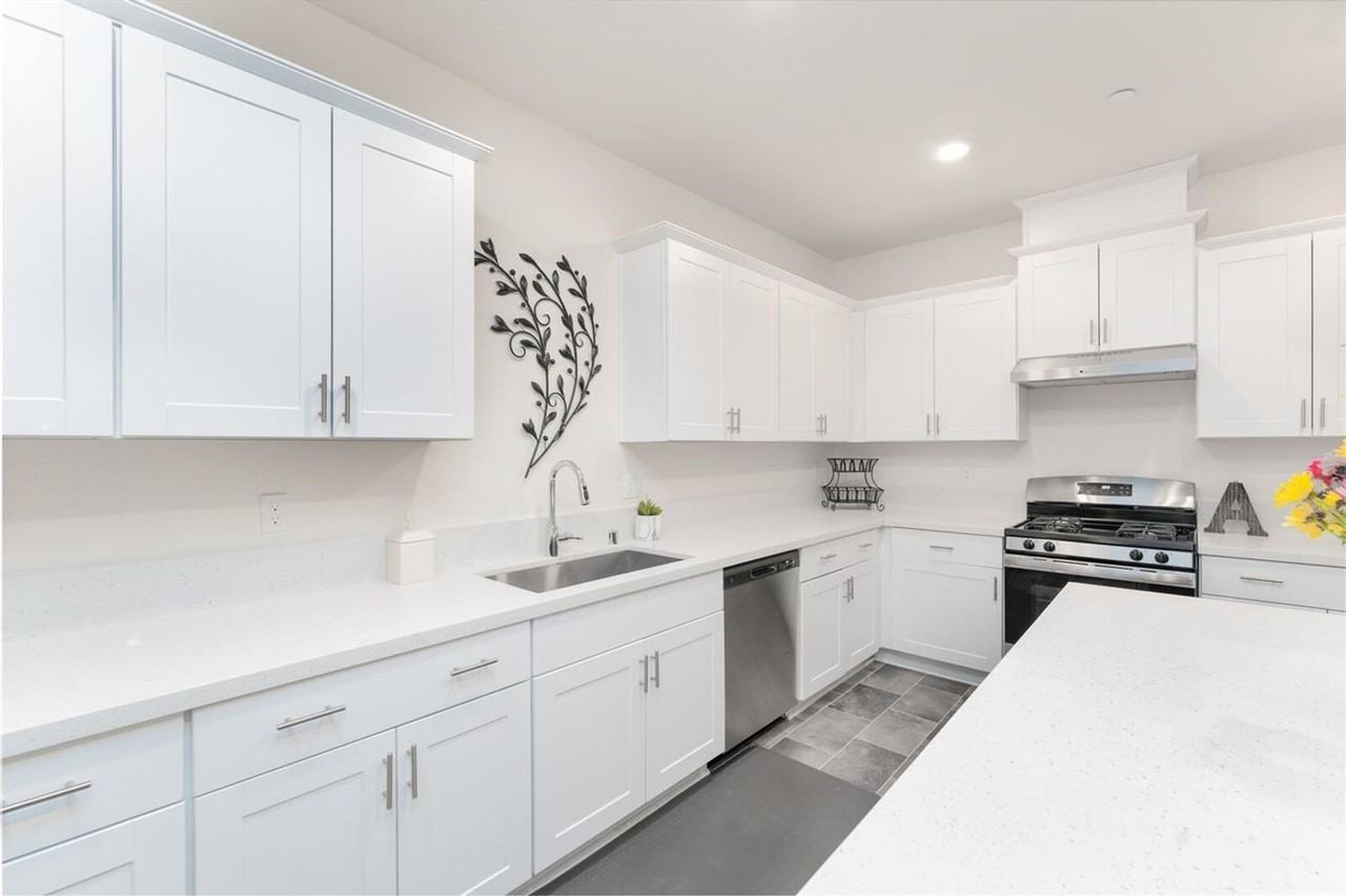 934 S Filbert Ave - Photo 6 of 26
