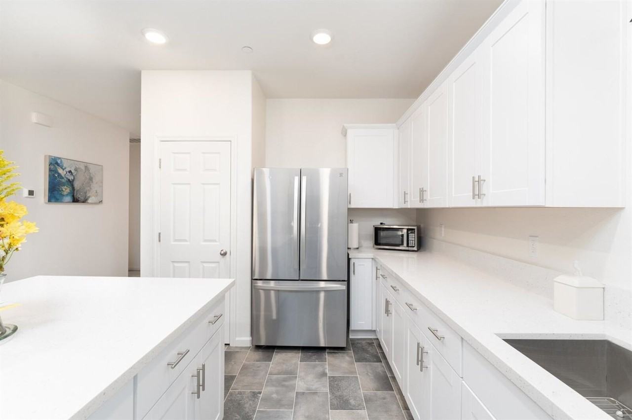 934 S Filbert Ave - Photo 7 of 26