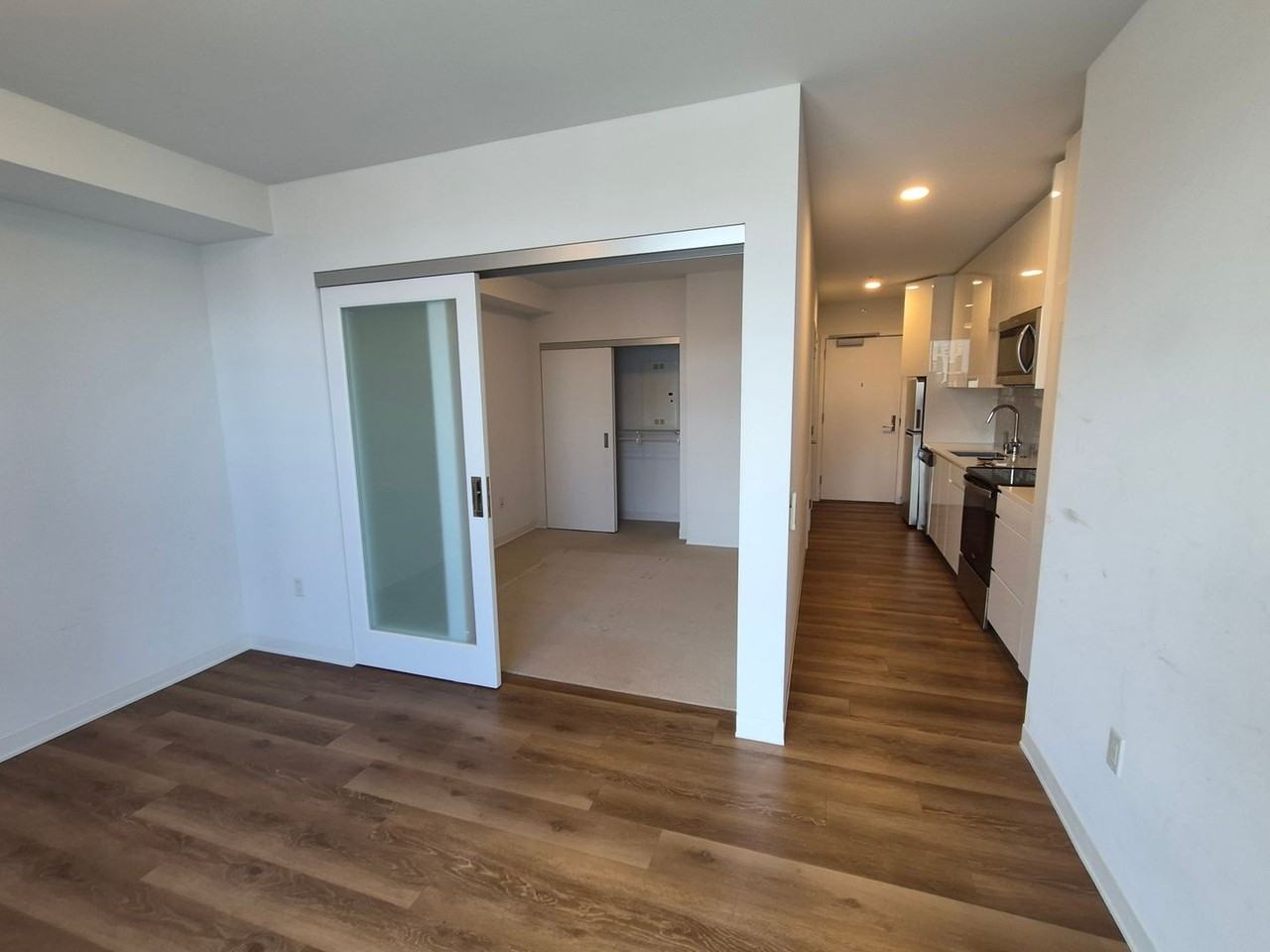 987 Queen St #2907 - Photo 3 of 13