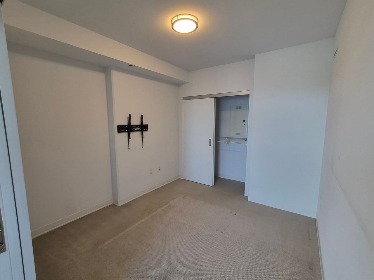987 Queen St #2907 - Photo 4 of 13