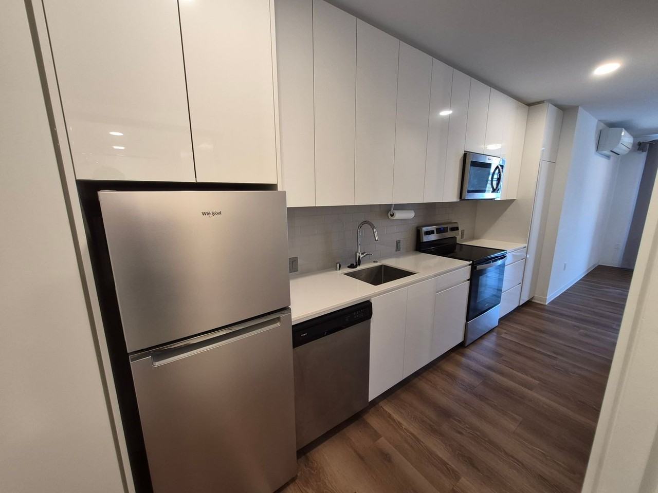 987 Queen St #2907 - Photo 5 of 13