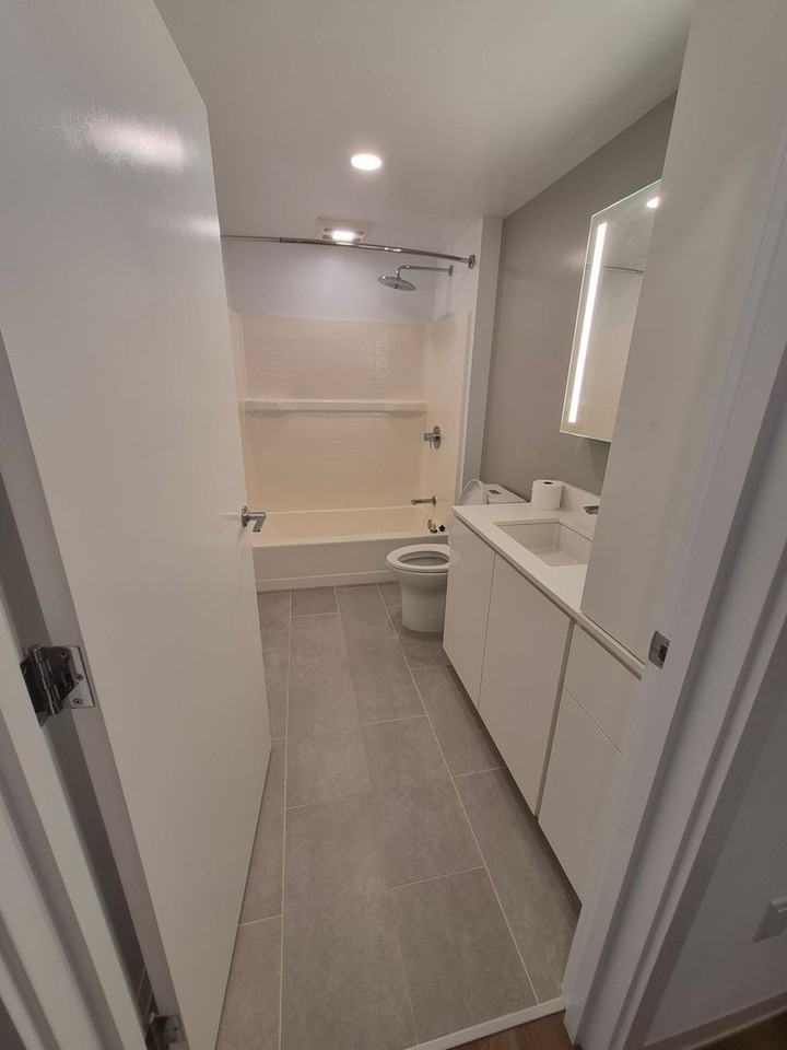 987 Queen St #2907 - Photo 6 of 13