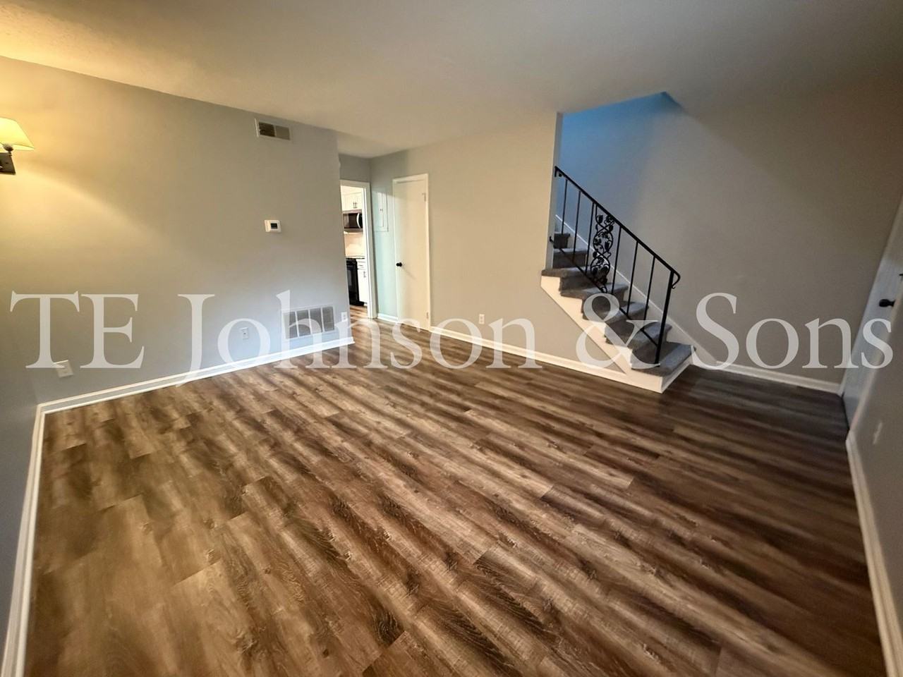 317 Vineyard Park Ct - Photo 4 of 33