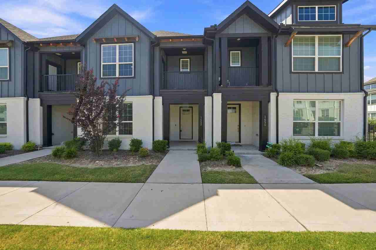 1652 Jessica Dr - Photo 3 of 38