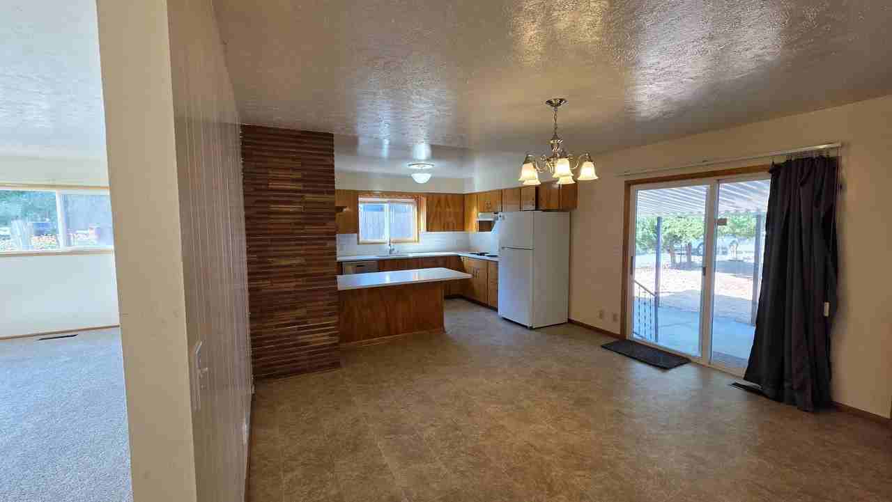410 4th St - Photo 3 of 15