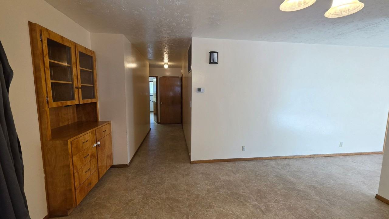 410 4th St - Photo 4 of 15