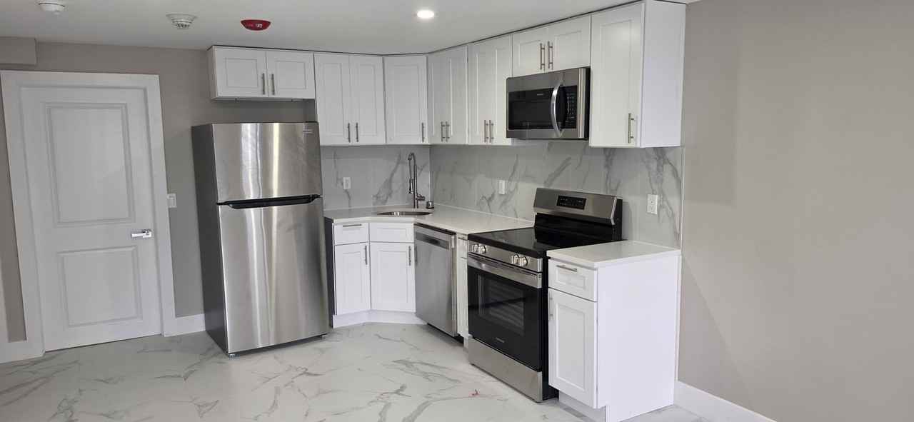 543 Clinton Ave - Photo 2 of 16