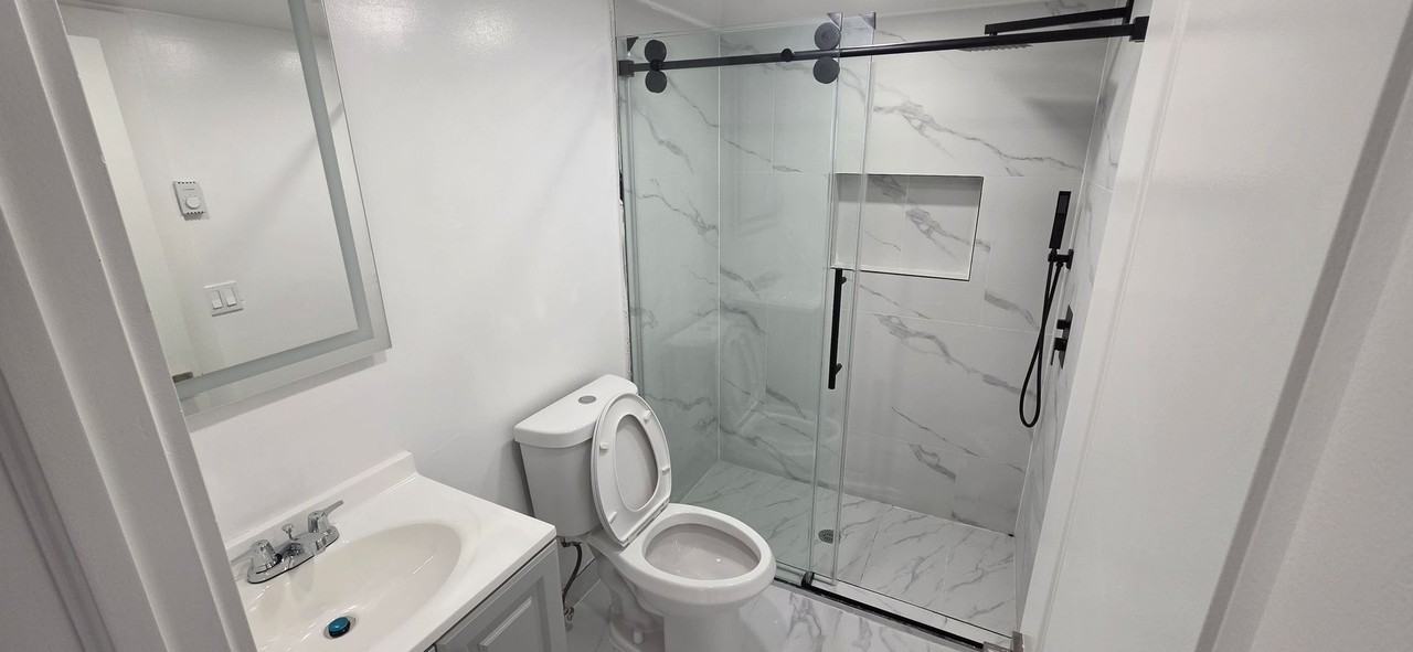 543 Clinton Ave - Photo 5 of 16
