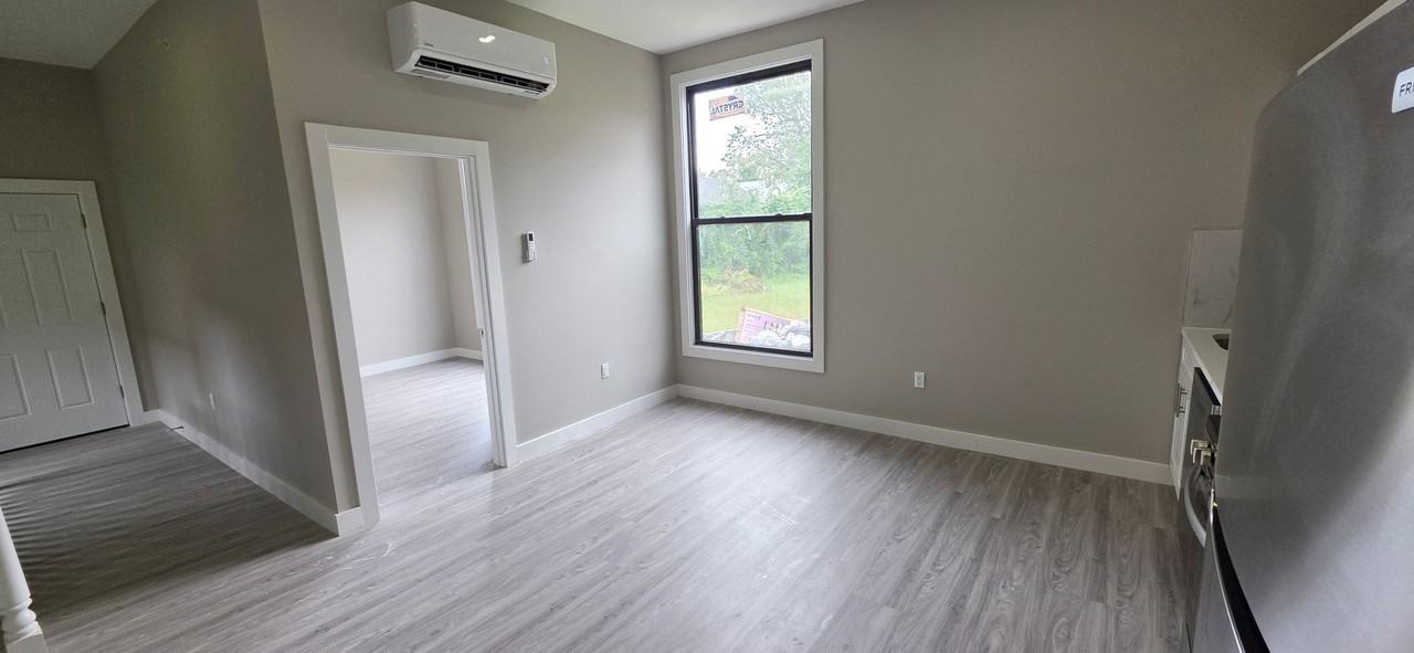 543 Clinton Ave - Photo 7 of 16