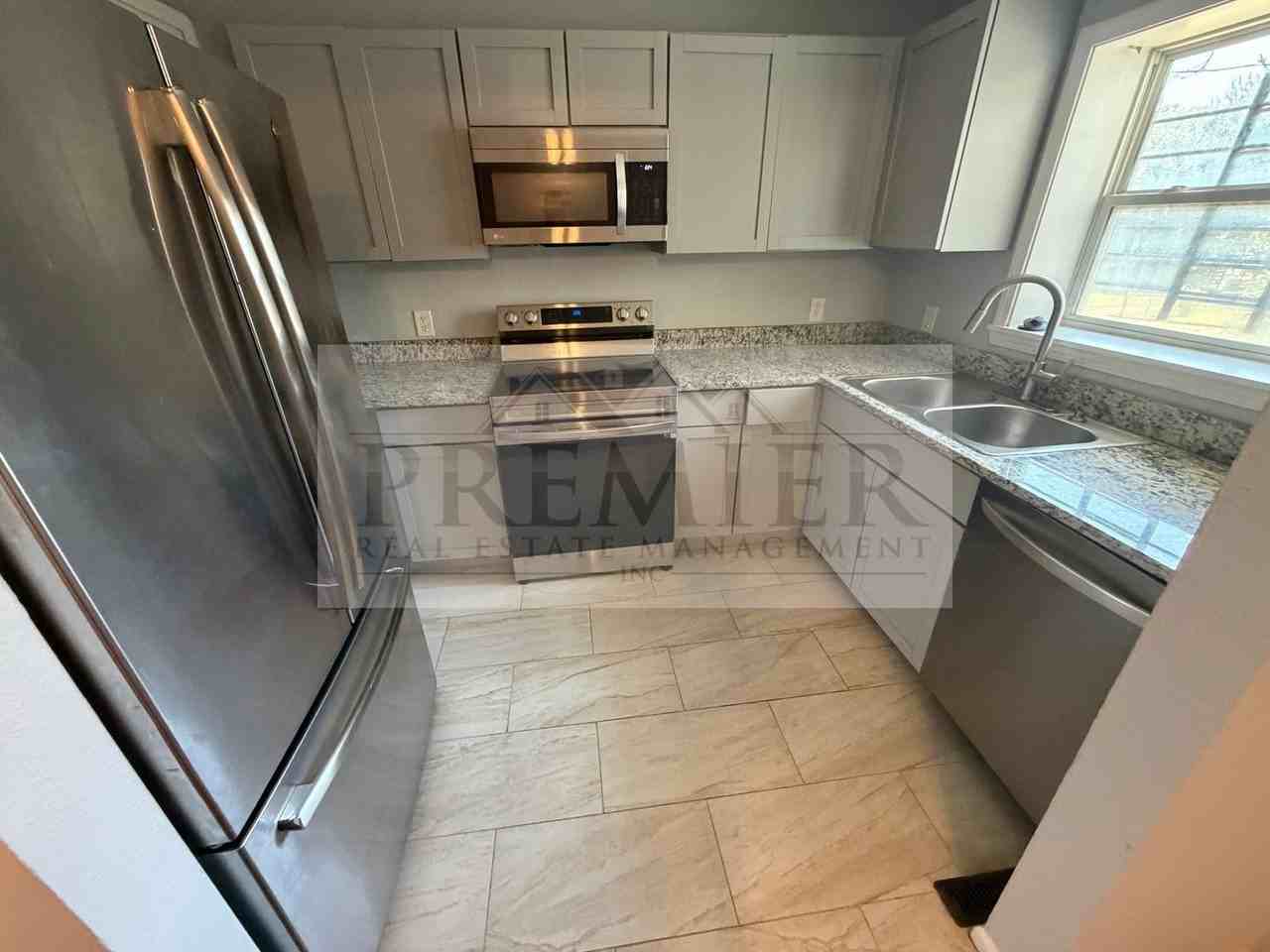1610 E 37th St - Photo 6 of 19