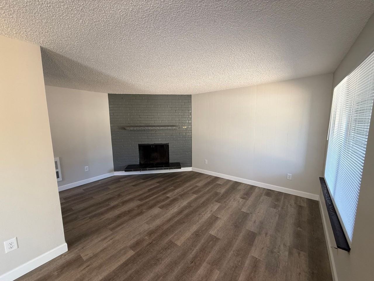 14119 Ne 15th St - Photo 4 of 17