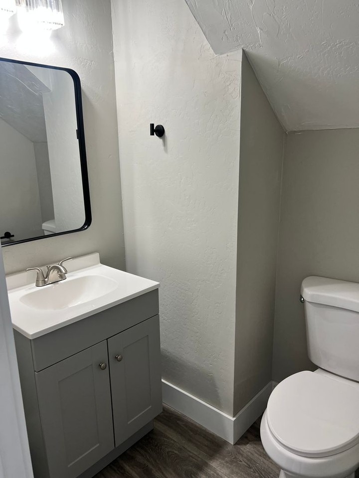 19 Lakewood St #B - Photo 3 of 17