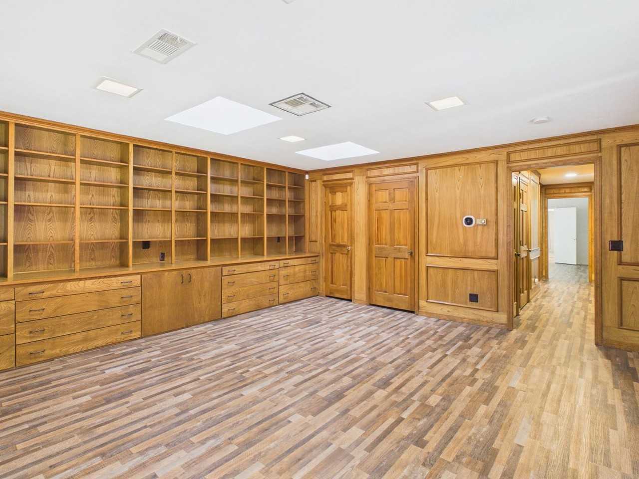 6810 Montague Dr - Photo 3 of 39