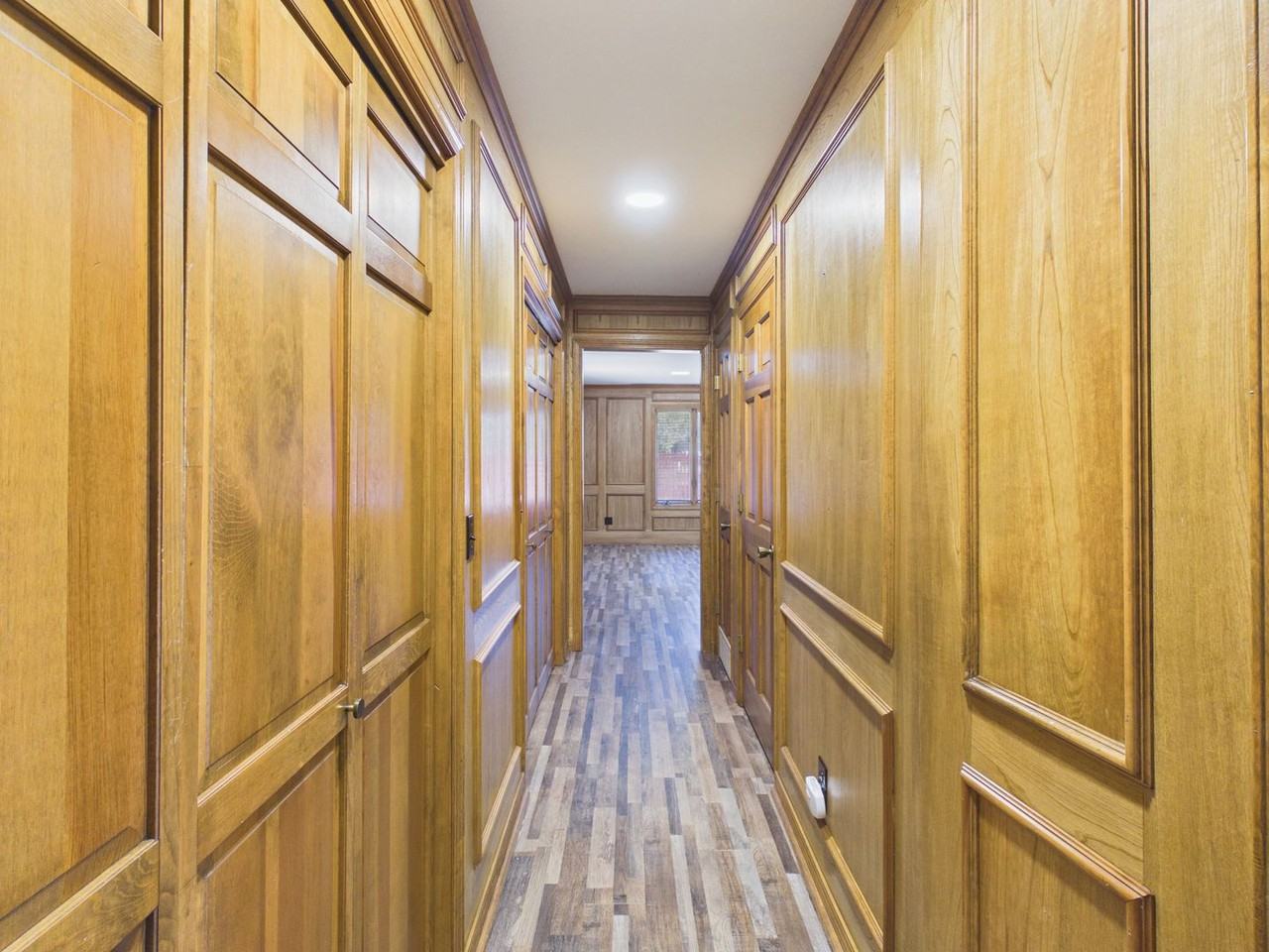 6810 Montague Dr - Photo 4 of 39