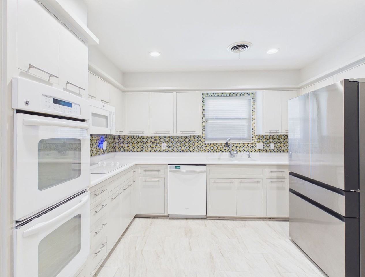 6810 Montague Dr - Photo 6 of 39