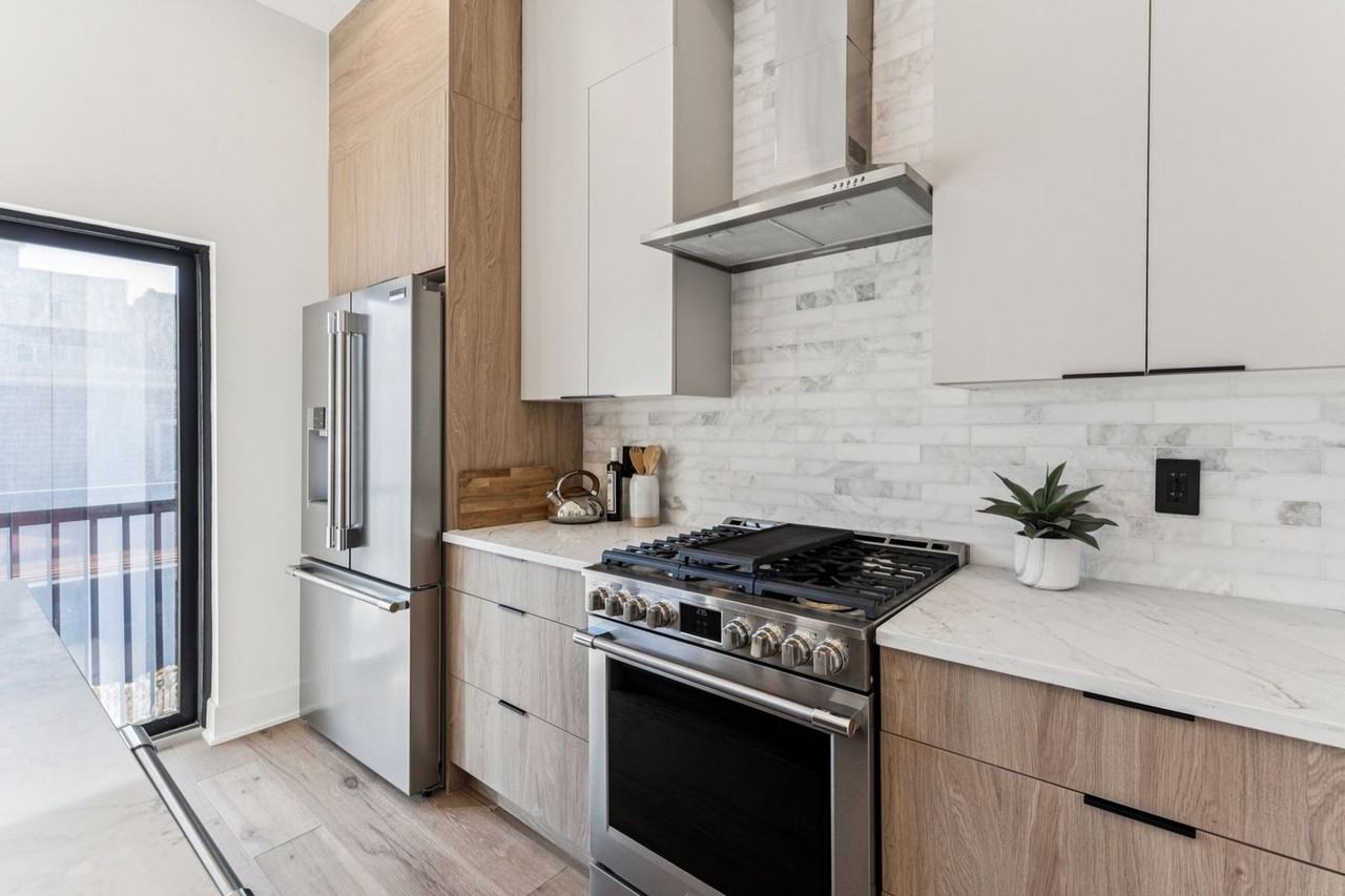 739 N Capitol St - Photo 5 of 50