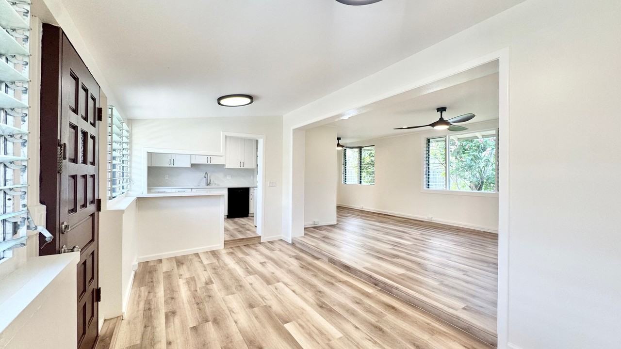 421C Olomana St - Photo 3 of 39