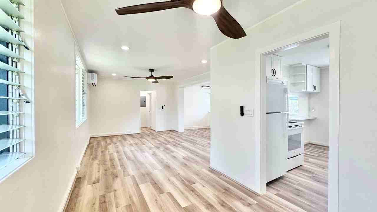 421C Olomana St - Photo 6 of 39