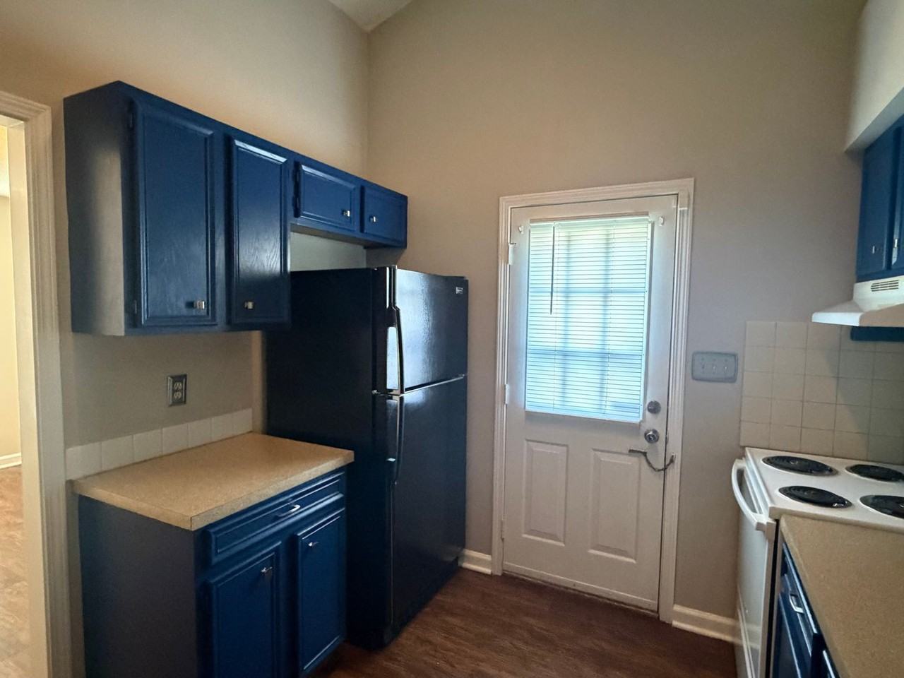 1724 Carriage Cove Ln - Photo 2 of 10