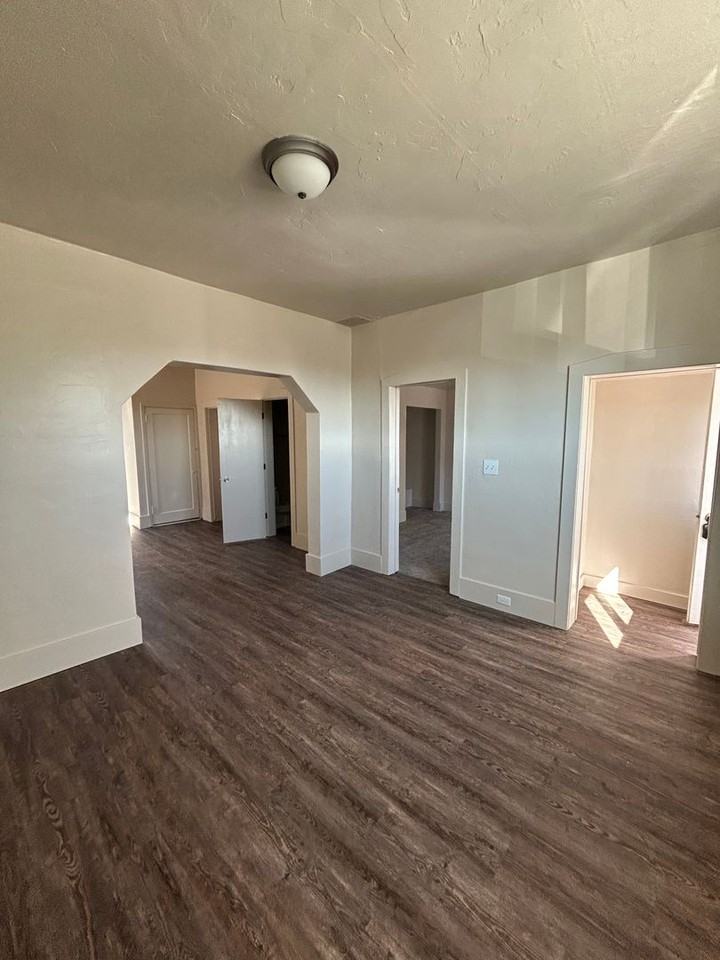 433 W Iron St - Photo 3 of 20