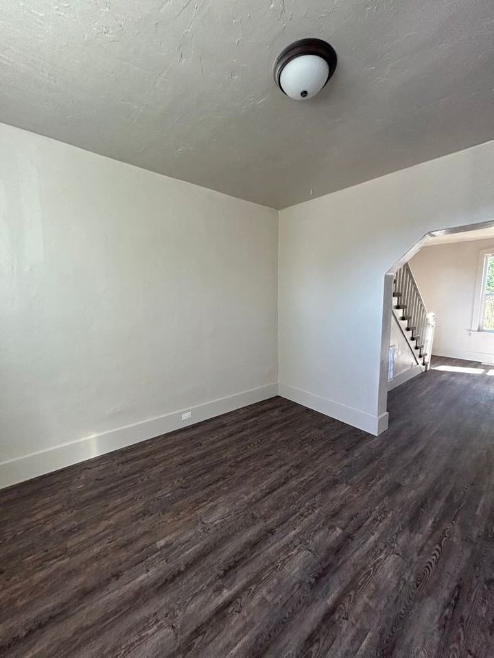 433 W Iron St - Photo 4 of 20