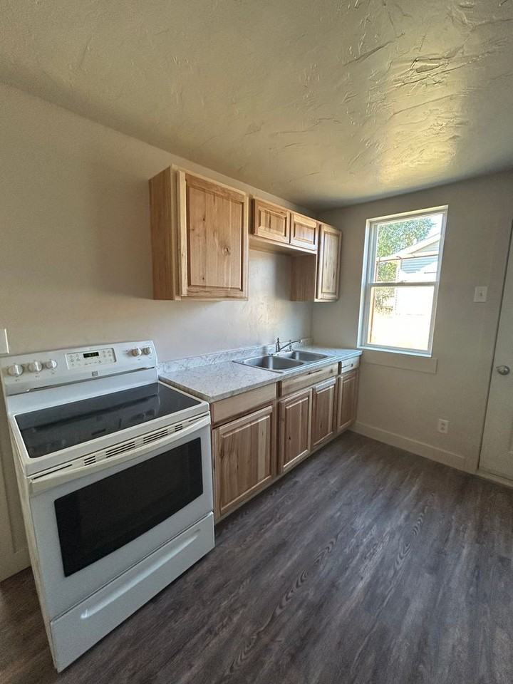 433 W Iron St - Photo 6 of 20