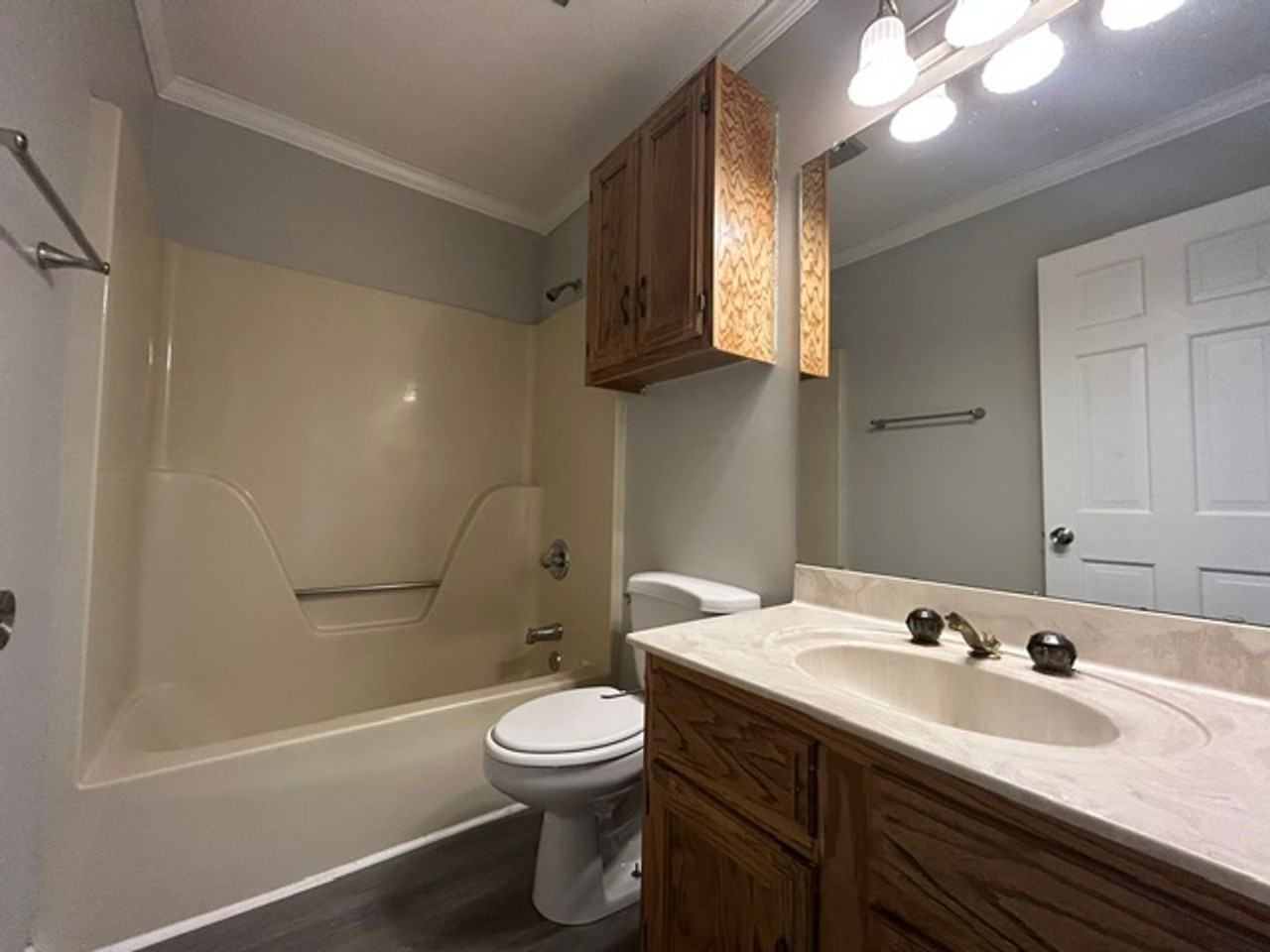 121 Silverbrook Dr - Photo 6 of 18
