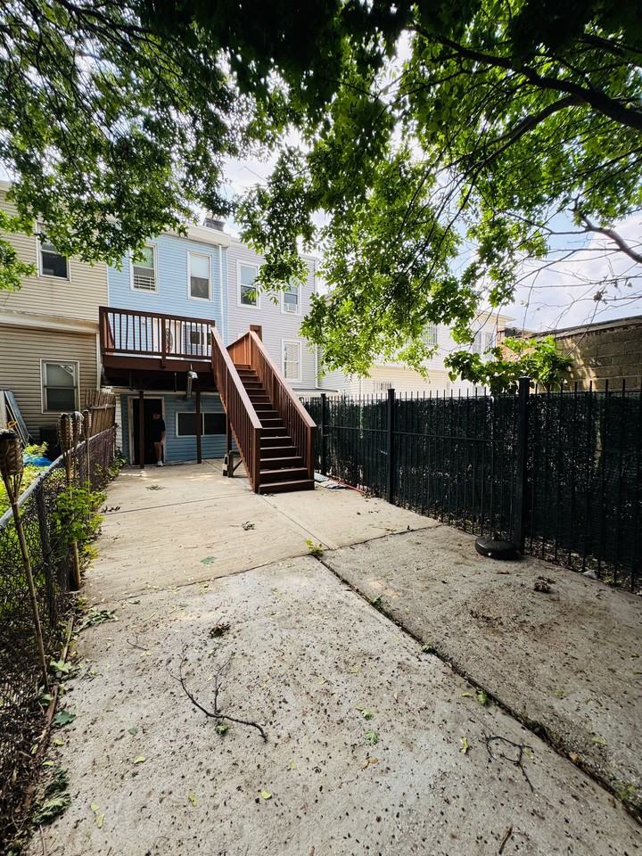 20 Clendenny Ave - Photo 6 of 33