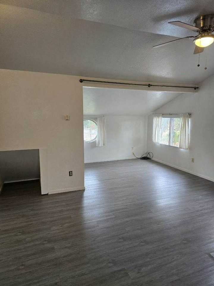 121 Pleasant Ave - Photo 5 of 11