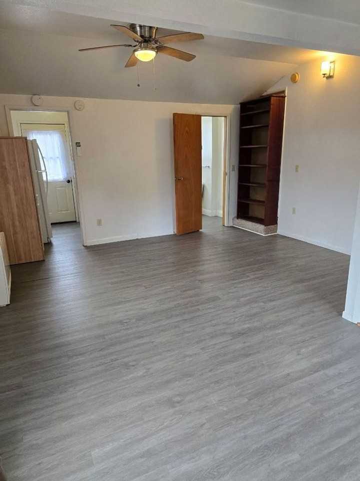 121 Pleasant Ave - Photo 7 of 11