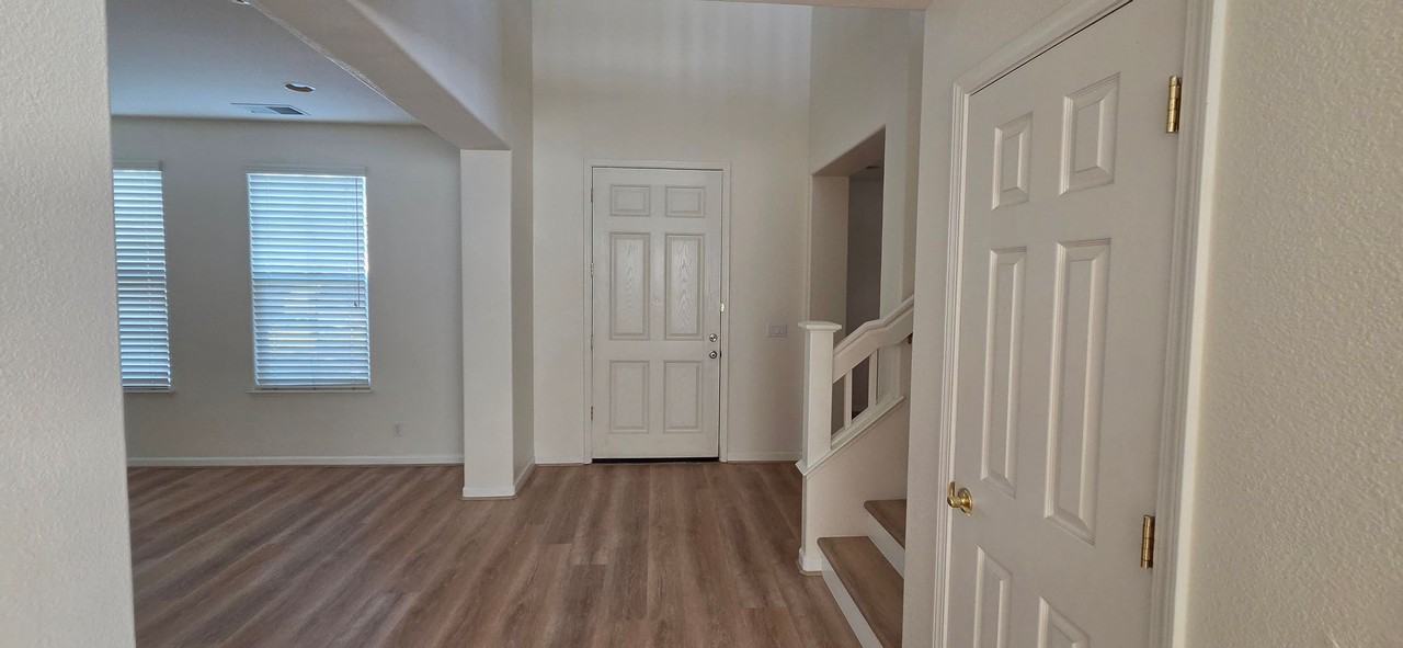 4195 Peninsula Point Dr - Photo 6 of 46