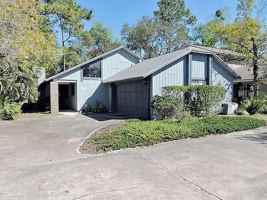 featured image of 275 Bayridge Ct