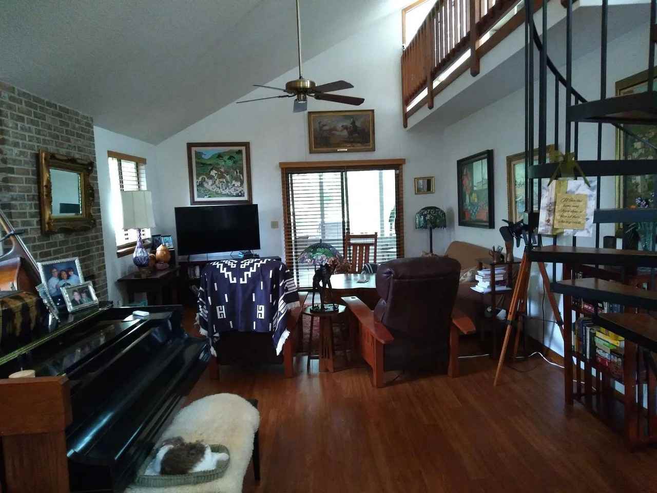 275 Bayridge Ct - Photo 3 of 17