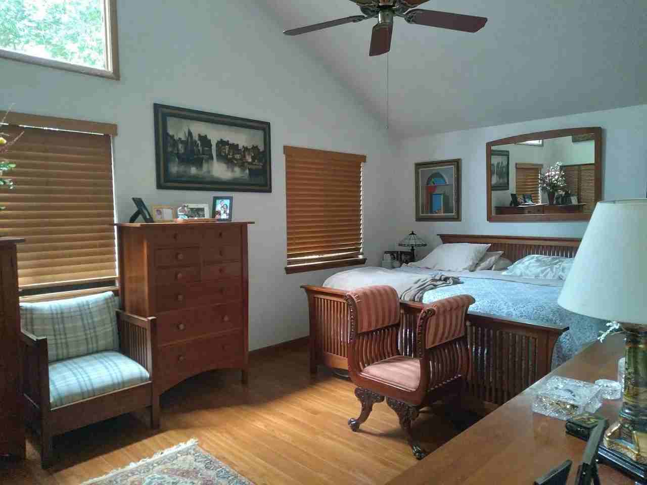 275 Bayridge Ct - Photo 5 of 17