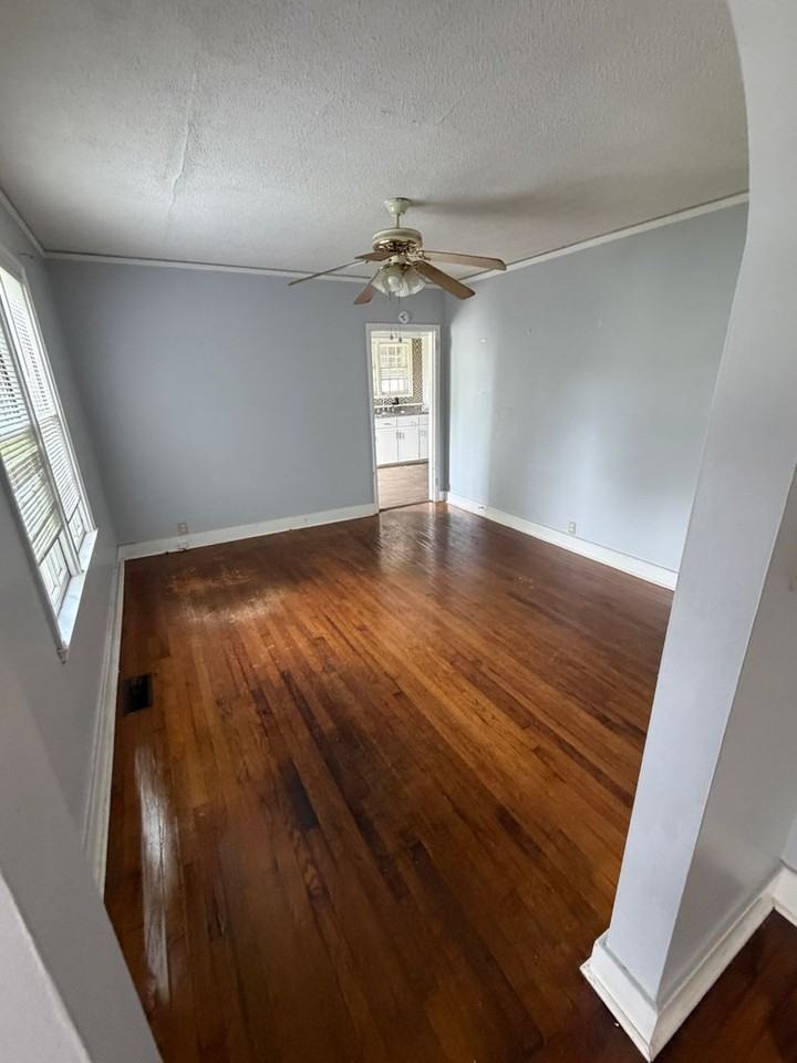1743 Kissingbower Rd - Photo 2 of 16