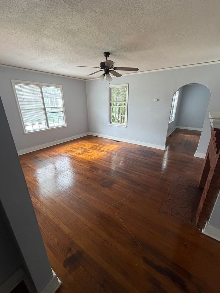 1743 Kissingbower Rd - Photo 3 of 16