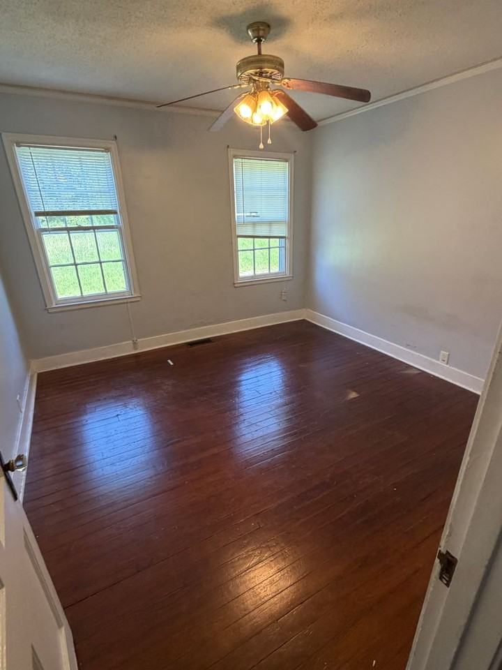1743 Kissingbower Rd - Photo 4 of 16
