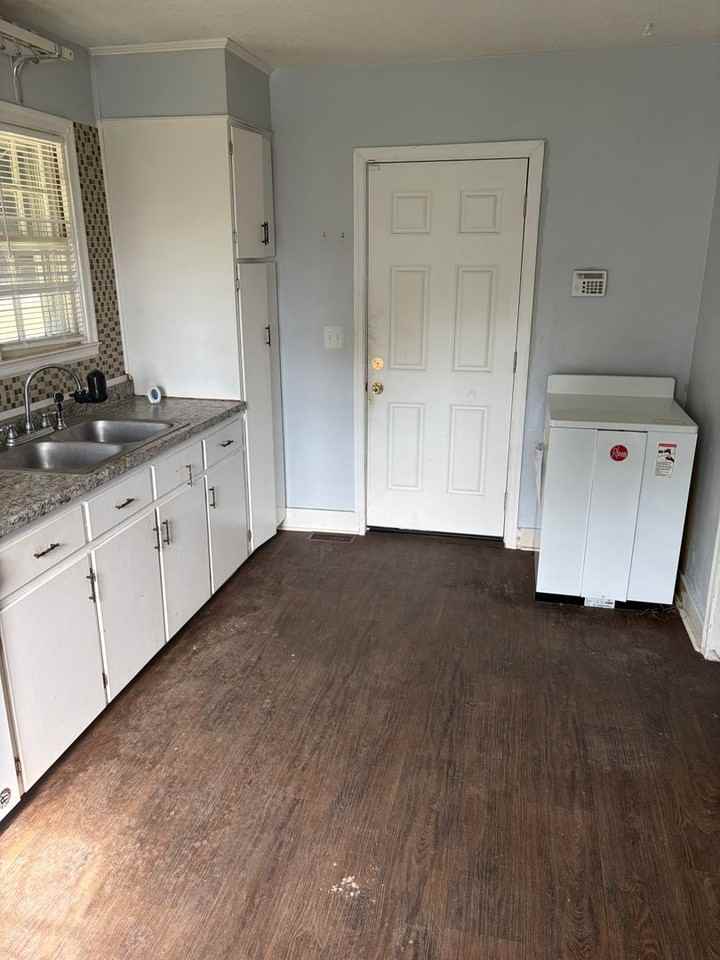 1743 Kissingbower Rd - Photo 7 of 16
