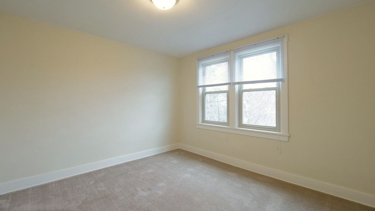 122 Lloyd Ave - Photo 7 of 13