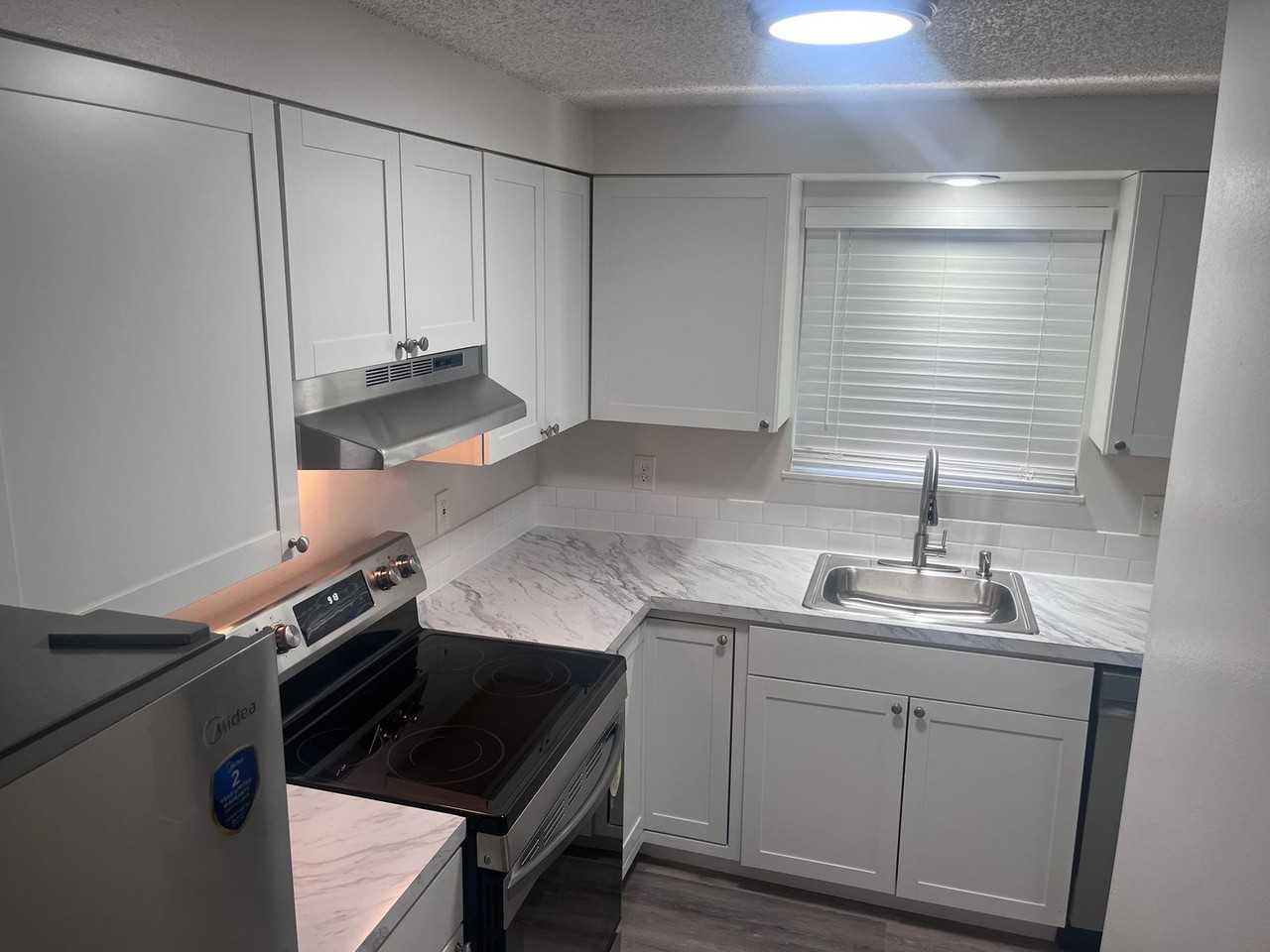 1413 Sw 22nd St - Photo 6 of 10